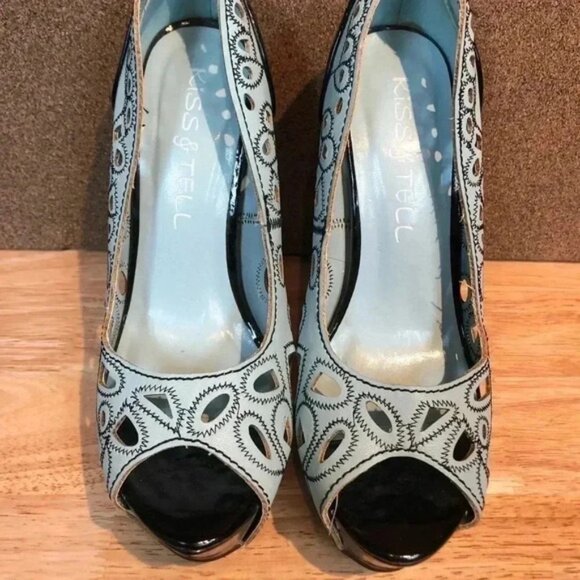 Kiss  & Tell Heels - Picture 2 of 5